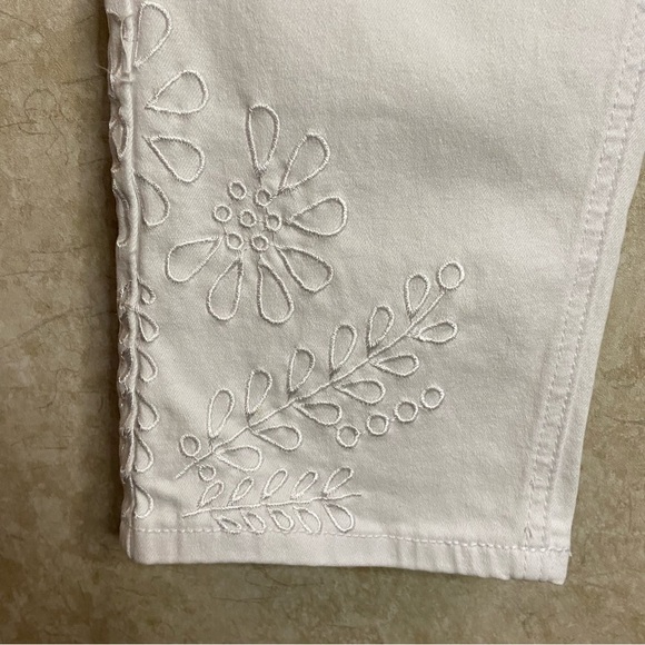 NWT NEW DIRECTION / White Denim Crop Jeans High Rise Embroidered Detail Size 10R - Picture 7 of 11